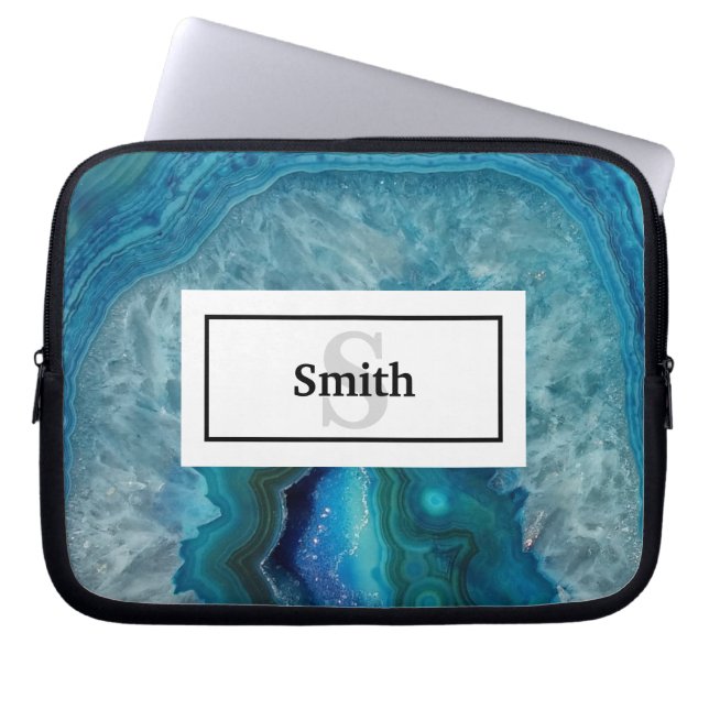 Blue Agate Geode Sten med Namn och Monogram Laptop Fodral (Framsidan)