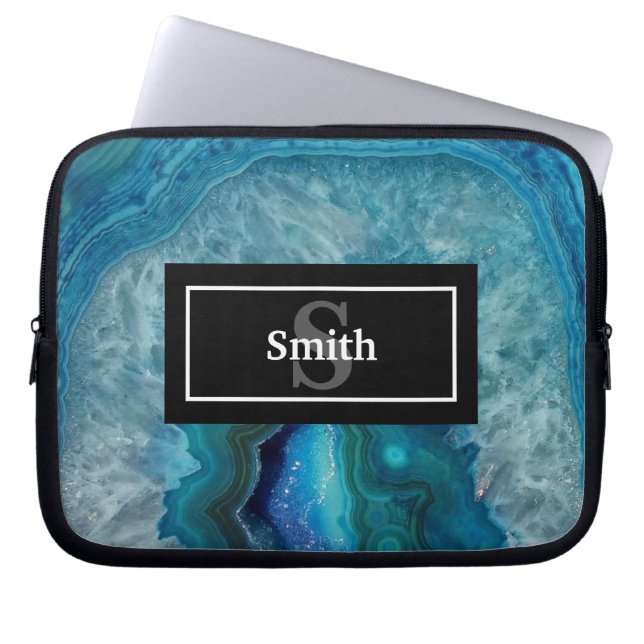 Blue Agate Geode Sten med Namn och Monogram Laptop Fodral (Framsidan)