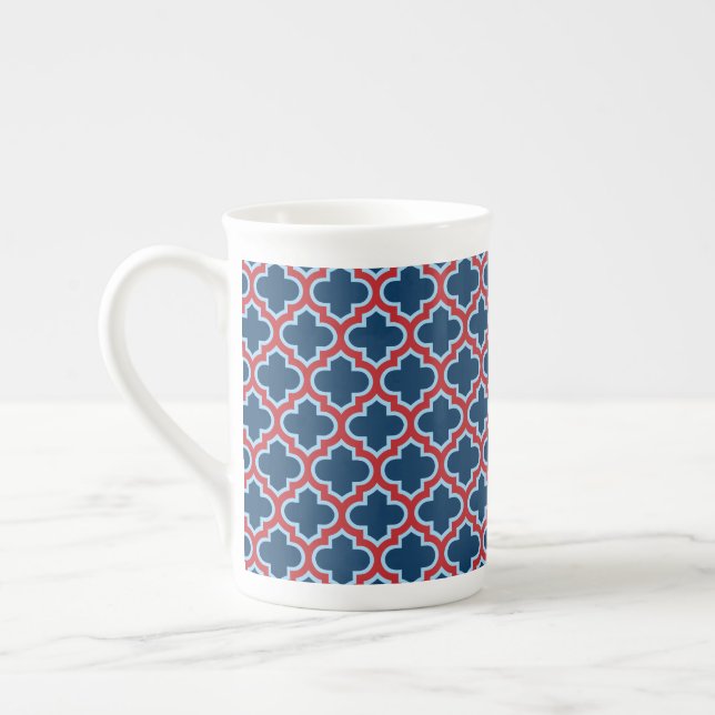 Blue and Red Moroccan Trellis, Lattice, Quatrefoil Benporslin Mugg (Vänster)