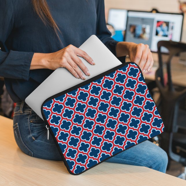 Blue and Red Moroccan Trellis, Lattice, Quatrefoil Laptop Fodral (Skapare uppladdad)