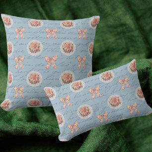 Blue Antique Lettering Toile Bows Rosa ros Kudde