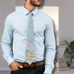 Blue Beach Slips<br><div class="desc">Transportera dig själv till en sommardags serenhaltiga kustblister med den här konstens tryckhalsband, som fångar kärnan av en stillastående strandscen. De mjuka pastellhuvorna blått, rosa, lila, tan och krämer framkallar en lugnande aura av en kustsolnedgång eller soluppgång, där havets milda surfa kysser kusten. När fiskmås dansar på varm sommarbryggning kapslar...</div>