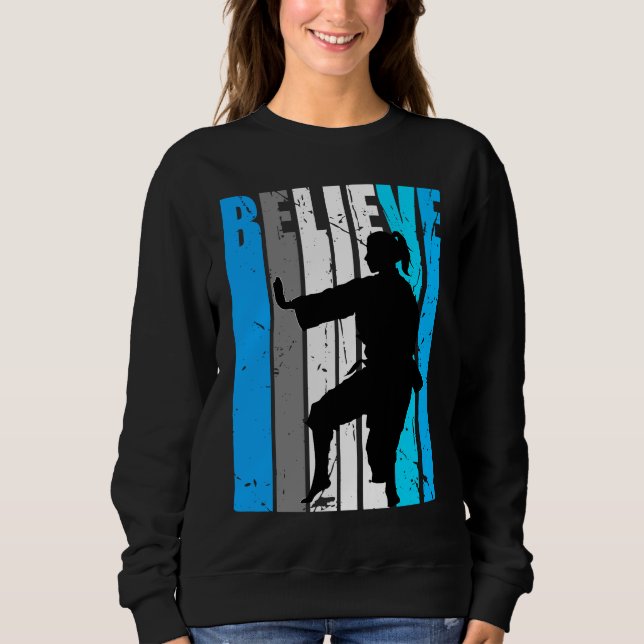 Blue Believe Motivational Girls Karate Retro Graph T Shirt (Framsida)