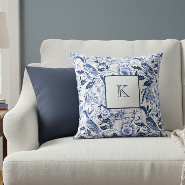 Blue Bird Chinoiserie Monogram  Kudde (Skapare uppladdad)