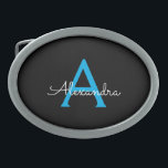Blue Black Script Girly Monogram Namn<br><div class="desc">Svartvit och blå Enkelt skript Monogram Namn Bälte Buckle. Detta gör perfekt studenten,  söt 16 16,  18,  21,  30,  40,  50,  60,  70,  80,  90:e,  100-årsdag,  bröllop,  möhippa,  årsdag,  babydusch eller bachelorette-gåva till någon som glam lyx och chic stilar.</div>