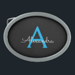 Blue Black Script Girly Monogram Namn<br><div class="desc">Svartvit och blå Enkelt skript Monogram Namn Bälte Buckle. Detta gör perfekt studenten,  söt 16 16,  18,  21,  30,  40,  50,  60,  70,  80,  90:e,  100-årsdag,  bröllop,  möhippa,  årsdag,  babydusch eller bachelorette-gåva till någon som glam lyx och chic stilar.</div>
