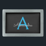 Blue Black Script Girly Monogram Namn<br><div class="desc">Svartvit och blå Enkelt skript Monogram Namn Bälte Buckle. Detta gör perfekt studenten,  söt 16 16,  18,  21,  30,  40,  50,  60,  70,  80,  90:e,  100-årsdag,  bröllop,  möhippa,  årsdag,  babydusch eller bachelorette-gåva till någon som glam lyx och chic stilar.</div>