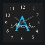 Blue Black Script Girly Monogram Namn Fyrkantig Klocka<br><div class="desc">Blå och svart skript,  Monogram Namn Clock. Det gör perfekten söt 16-årsjubileum,  bröllop,  möhippa,  årsdag,  babydusch eller bachelorette-fest för någon som glam lyxen och chic stilar i kärlek.</div>
