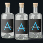 Blue Black Script Girly Monogram Namn Spritflaskor Etikett<br><div class="desc">Svart och blå monogram Namn-likör (Vodka,  Whiskey,  Gin,  Rum) Flaska-etikett. Det gör perfekten söt 16-årsjubileum,  bröllop,  möhippa,  årsdag,  babydusch eller bachelorette-fest för någon som glam lyxen och chic stilar i kärlek.</div>