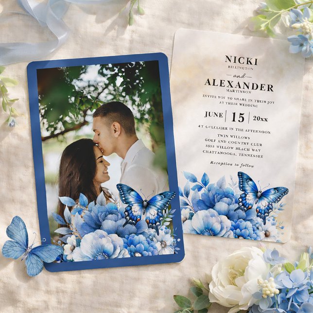 Blue Blommigt Butterfly Bröllop Inbjudningar (Navy blue white floral and butterflies wedding invitation with photo)