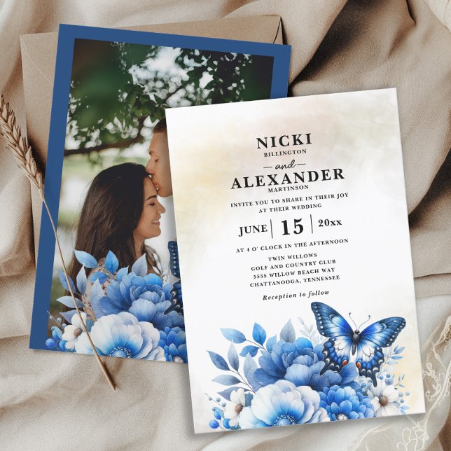 Blue Blommigt Butterfly Bröllop Inbjudningar (Navy blue floral and butterfly wedding photo invitation)