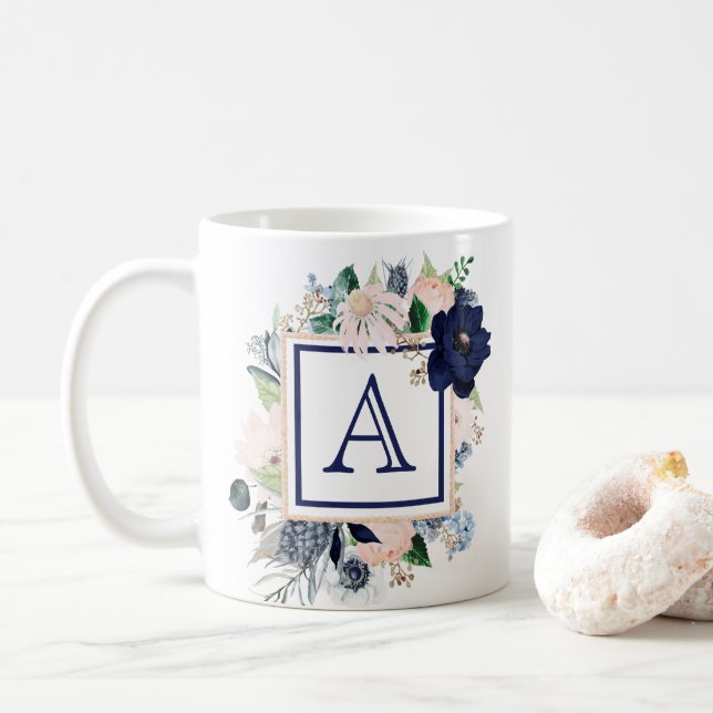 Blue Blommigt Ro Monogram Kaffemugg (Med munk)
