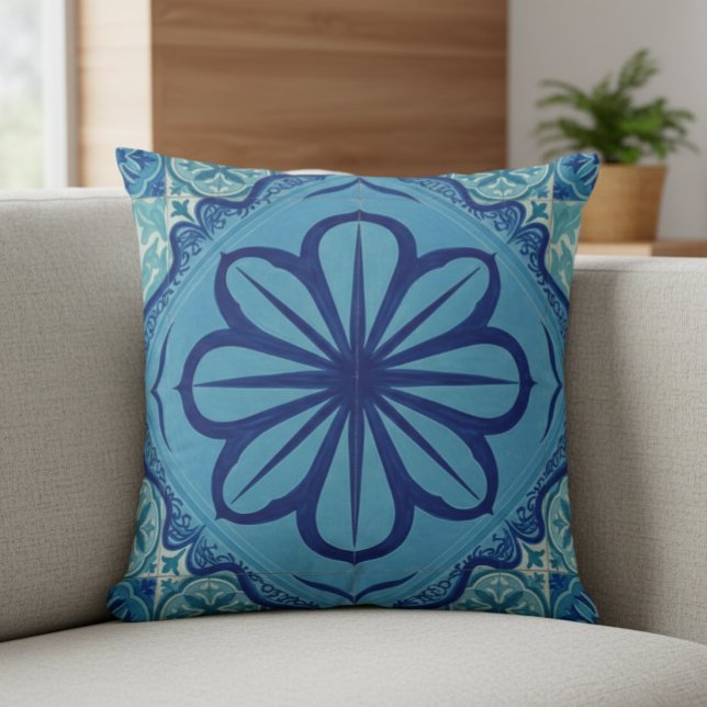 Blue Boho Throw Pillow with Large Flower Design Kudde (Skapare uppladdad)