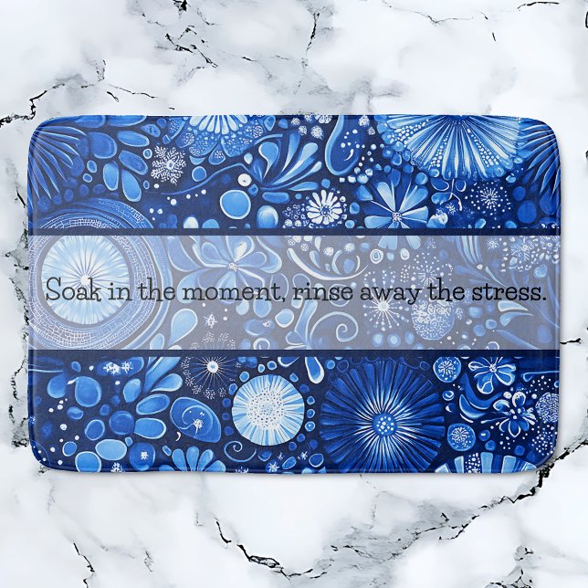 Blue Botanical Shibori Say Badrumsmatta (Blue Botanical Shibori Bath Mat with saying: Soak in the moment, rinse away the stress.)