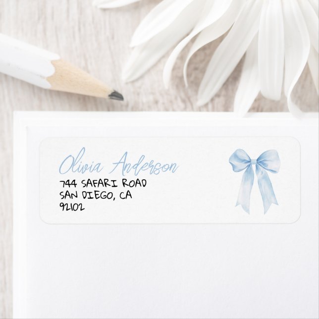 Blue Bow Hand Write Drawn Boy Baby Shower Returadress Etikett (Insitu)