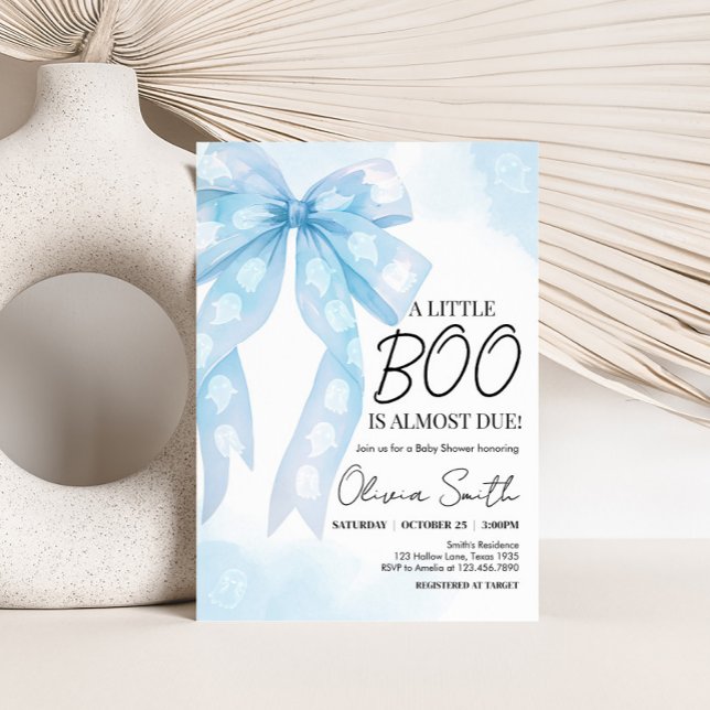 Blue Bow Little Boo Baby Shower Inbjudningar (Blue Bow Little Boo Halloween Coquette Baby Shower Invitation)