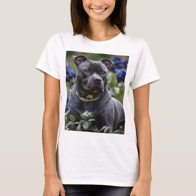 "Blue Brindle Beauty: A Staffy With Blue Roses T Shirt (Framsida)