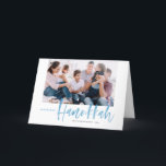 Blue Brush Lettering Happiest Hanukkah Photo Helgkort<br><div class="desc">Lycka till Hanukkah! Skicka semesterhälsningar till dina kära med det här handskrivna helgdag-fotokortet. Den har en blå pensel i modern kalligrafi med en passande fin snö mönster. Anpassa genom att lägga till ett foto,  namn,  datum och meddelande. Det här festive blue calligraphy Hanukkah-kortet finns i andra färg och produkter.</div>