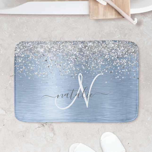Blue Brushed Metall Silver Glitter Monogram Namn Badrumsmatta (Skapare uppladdad)