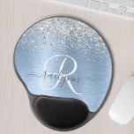 Blue Brushed Metall Silver Glitter Monogram Namn Gel Musmatta<br><div class="desc">Anpassa enkelt trendigets chic med musmatta med söt silver mousserande glitter på en blå,  borstad metallbakgrund.</div>