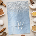 Blue Brushed Metall Silver Glitter Monogram Namn Kökshandduk<br><div class="desc">Anpassa chicen av kökshanddukar av trendig enkelt med söt silver mousserande glitter på blå,  borstad metallbakgrund.</div>
