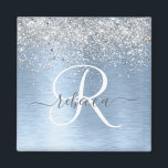 Blue Brushed Metall Silver Glitter Monogram Namn Magnet<br><div class="desc">Anpassa enkelt den här chicen av trendig med magnet-design med söt silver mousserande glitter på blå,  borstad metallbakgrund.</div>