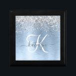 Blue Brushed Metall Silver Glitter Monogram Namn Minnesask<br><div class="desc">Anpassa enkelt den här presentboxen för chic av trendig med söt silver mousserande glitter på blå,  borstad metallbakgrund.</div>