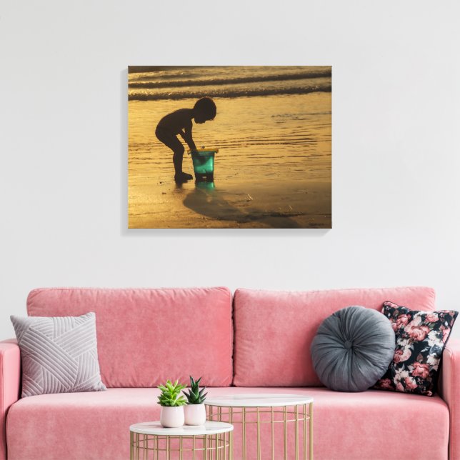 Blue Bucket Silhoutte Beach Kids Canvastryck (Insitu (Vardagsrum))