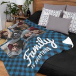 Blue Buffalo Play Lumberjack Family Photo Collage Fleecefilt<br><div class="desc">Ladda upp dina favoritfoton för att göra din egen unika personlig-fotogåva.</div>