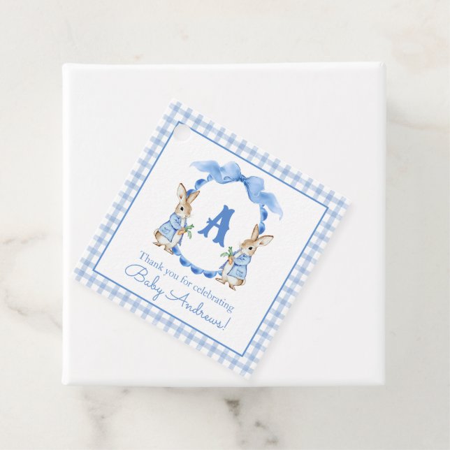 Blue Bunny Rabbit Gingham Monogram Vapensköld Gåvor Etiketter (På plats)