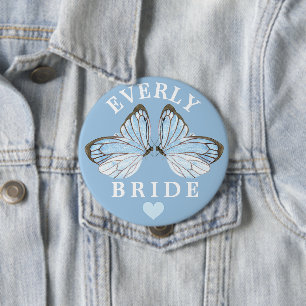 Blue Butterfly Bliss Brides Badge med Cute Heart Knapp