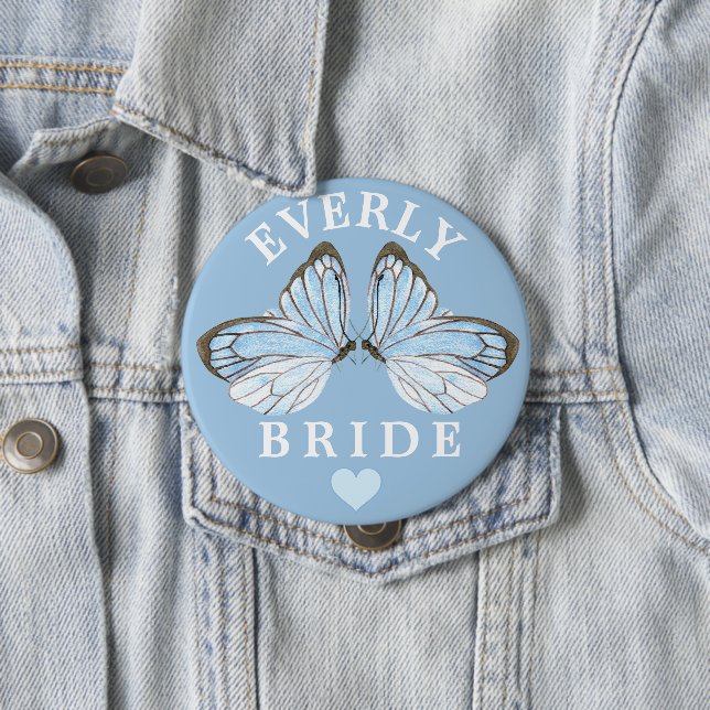 Blue Butterfly Bliss Brides Badge med Cute Heart Knapp (In Situ)
