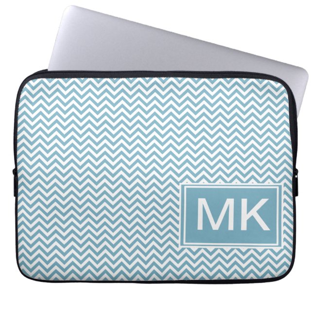 Blue Chevron med Monogram Laptop Sleeve (Framsidan)