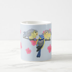 Blue Chickadee-familjen bland rosa Cherry-Blommarn Kaffemugg