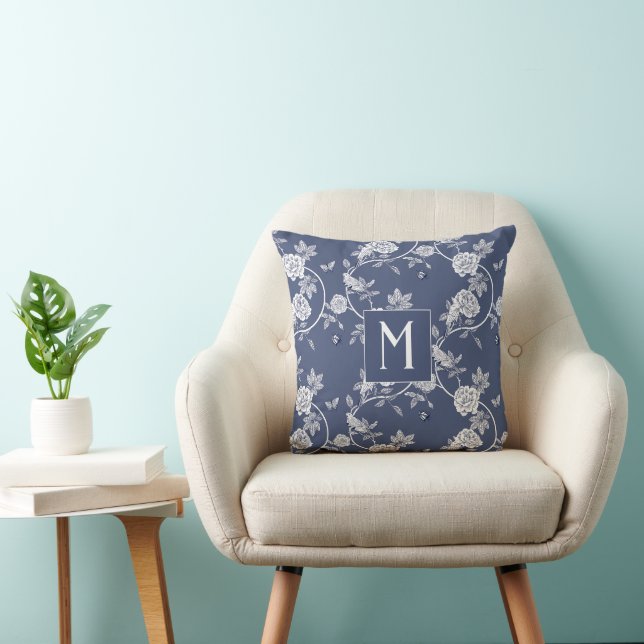 Blue Chinoiserie Flowers Monogram Kudde (Stol)
