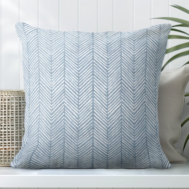 Blue Coastal Chevron Dekorativ kudde (Add one of Totally Coast's stunning Blue Decorative Pillows to your sofa for a coastal resort look.)