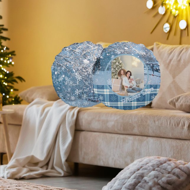 Blue Cozy Plaid Snowy Winter Photo Christmas  Rund Kudde (Pillows may appear larger to show details)