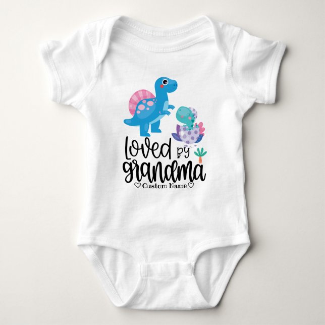 Blue Dinosaurs - Loved by Grandma T Shirt (Framsida)