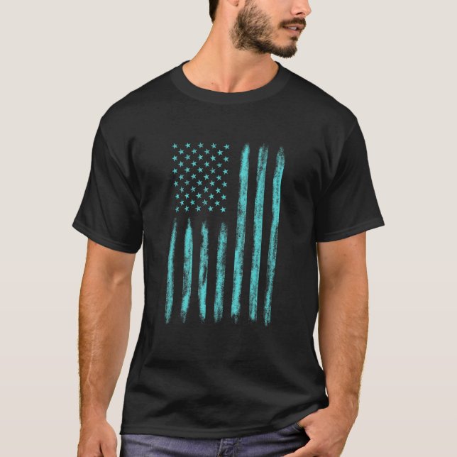 Blue Distressed US American Flag Patriotic For Men T Shirt (Framsida)