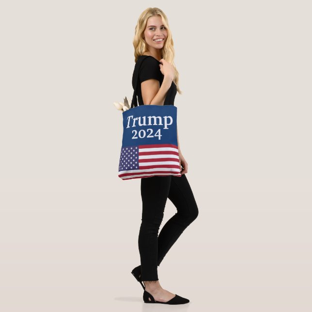 Blue Donald Trump 2024 American Flagga Tygkasse (På modell)