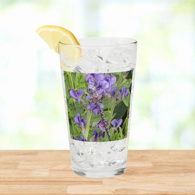 Blue-Eyed Darner Dragonfly på Lila blommor Glaskopp (In Situ Table)