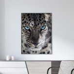 Blue Eyed Leopard Photography Art Poster<br><div class="desc">Lägg till en liten skönhet i vilden till din dekoration med "Blue Eyed Leopard Photography Art Poster". Den här slående teckningen innehåller ett närliggande foto av leopardens ansikte, som visar dess piercing, levande blå ögon. Den intensiva blicken och de invecklade detaljerna fångar den stora och kraftfulla kärnan i denna fantastiska...</div>