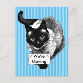 Blue Eyed Siamese Cat Holding "Vi är Flytta Sign" Meddelande Vykort