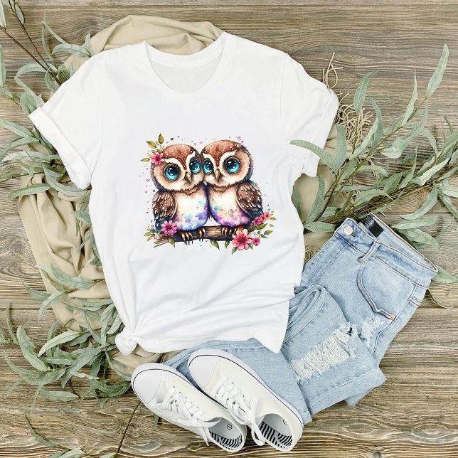 Blue Eyed Uggla på Blommigt Gren Graphic T Shirt (Skapare uppladdad)