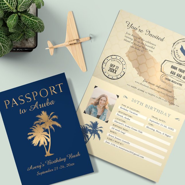 Blue Faux Gold Foil Aruba Passport Birthday Inbjudan (Skapare uppladdad)