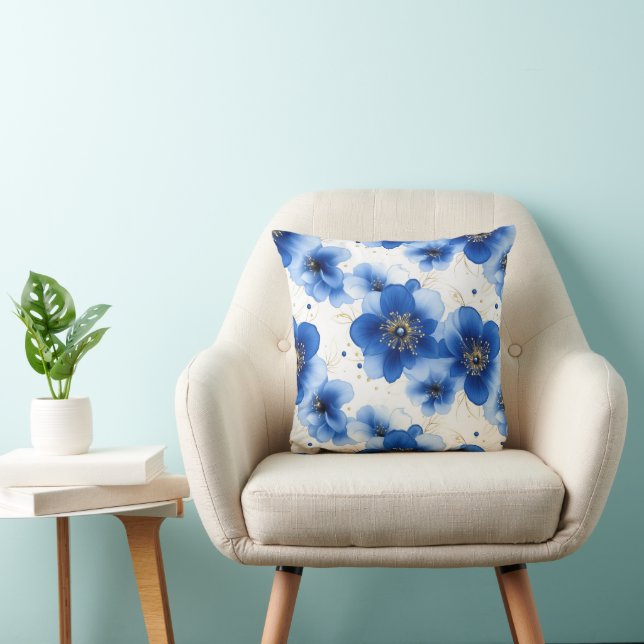 Blue Floral Pattern with Gold Accents Kudde (Stol)