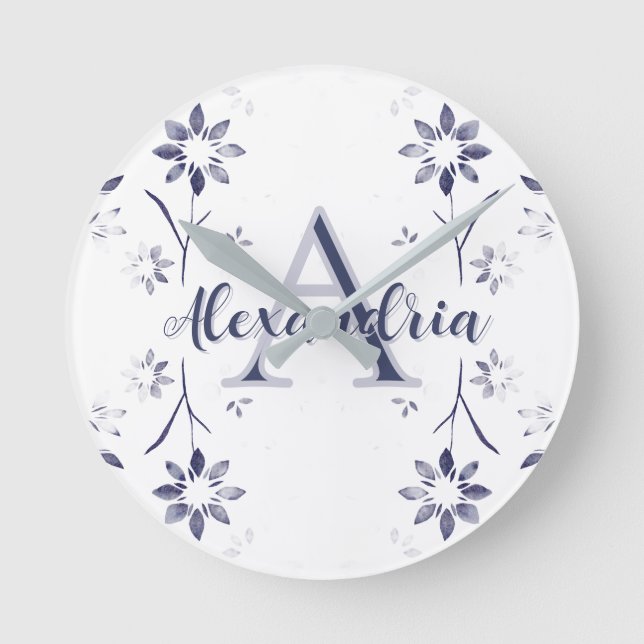 Blue Floral Personalized Monogram Name Rund Klocka (Framsida)