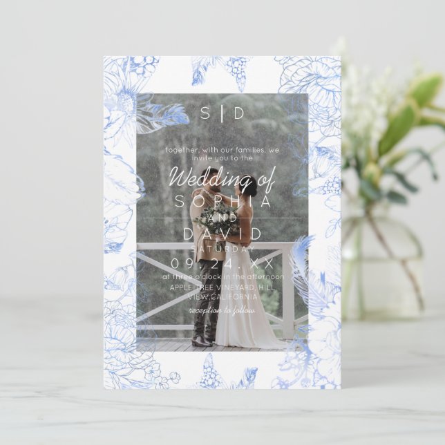 Blue Floral Photo Modern Wedding  Inbjudningar (Stående Fram)