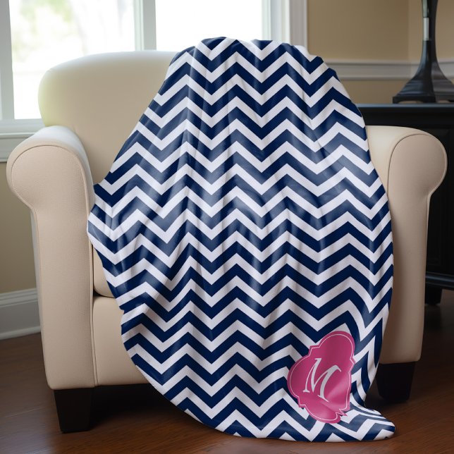 Blue & Fuschia Zigzag Mönster Monogram Fleecefilt (Skapare uppladdad)