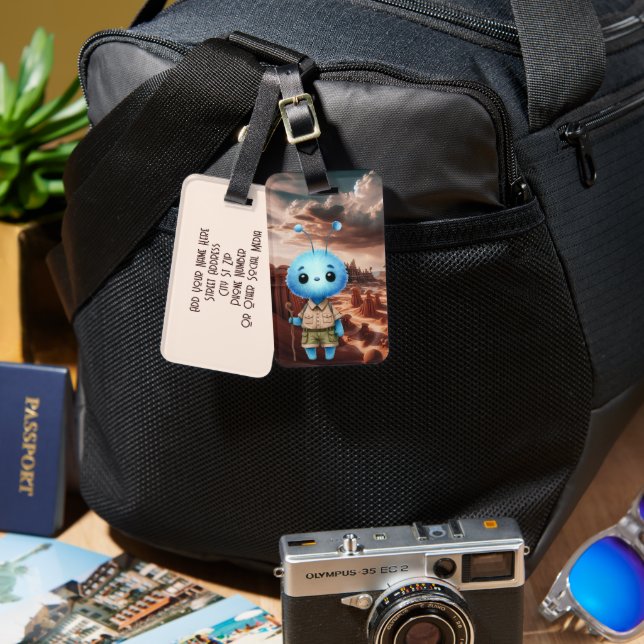 Blue Fuzzy Alien Hiker Bagagebricka (Fram & Baksida)